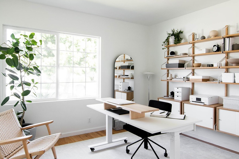 Organizando a mesa de estudos para crianças