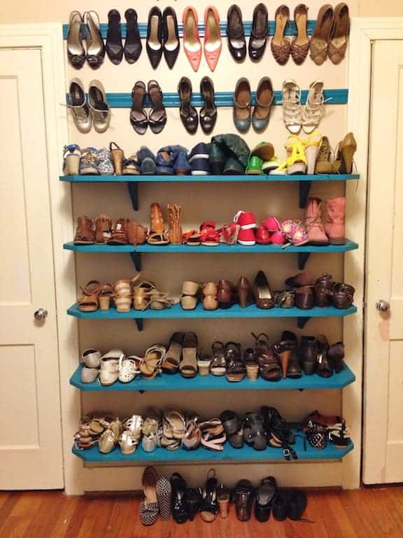 dicas para organizar sapatos no closet pequeno