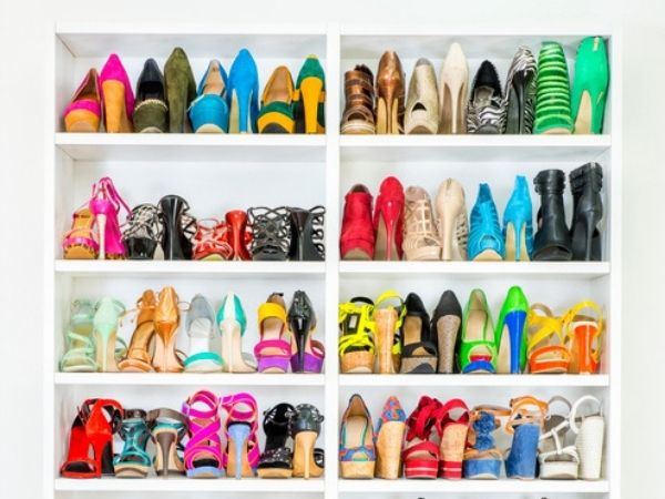 5 ideias de títulos:
1. Closet Pequeno: 7 Truques Geniais para Organizar Seus Sapatos
2. Sapateira Inteligente: Maximizando Espaço em Guarda-Roupas Compactos
3. Adeus Bagunça: Soluções Criativas para Organizar Sapatos em Espaços Limitados
4. Organização de Calçados: Dicas Essenciais para Conservar e Otimizar seu Closet
5. Do Chão ao Teto: Como Organizar Sapatos em Qualquer Espaço Pequeno