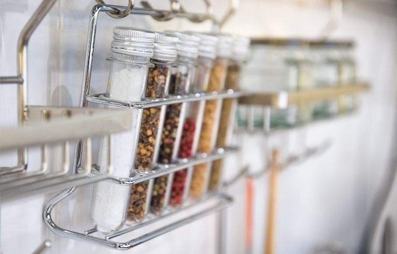 A importância da etiqueta na organização de temperos