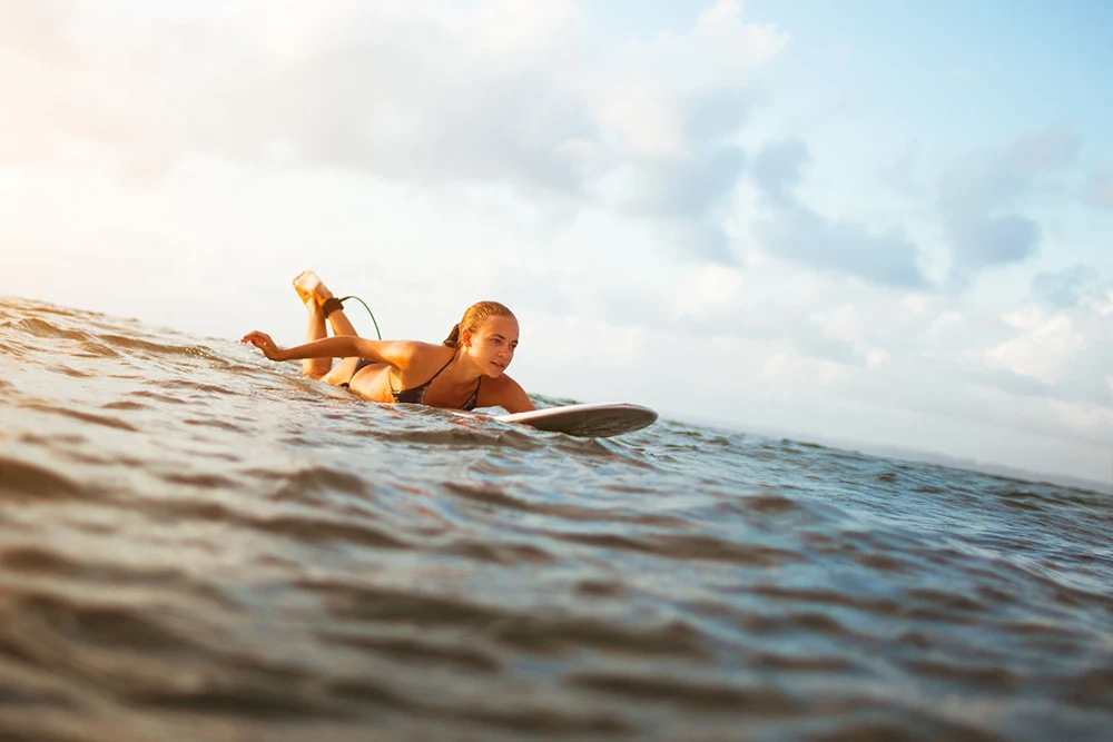 Otimizando sua Postura na Prancha para Remar Melhor