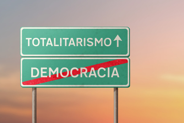 O Papel da Ideologia nos Regimes Totalitários