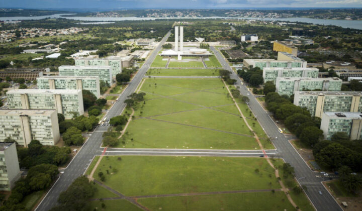 Estacionamento Gratuito vs. Pago na Esplanada: Qual a Melhor Opção?