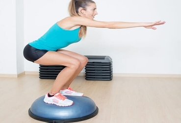 Equilíbrio e Visão: O Desafio do Apoio Unipodal com Olhos Fechados