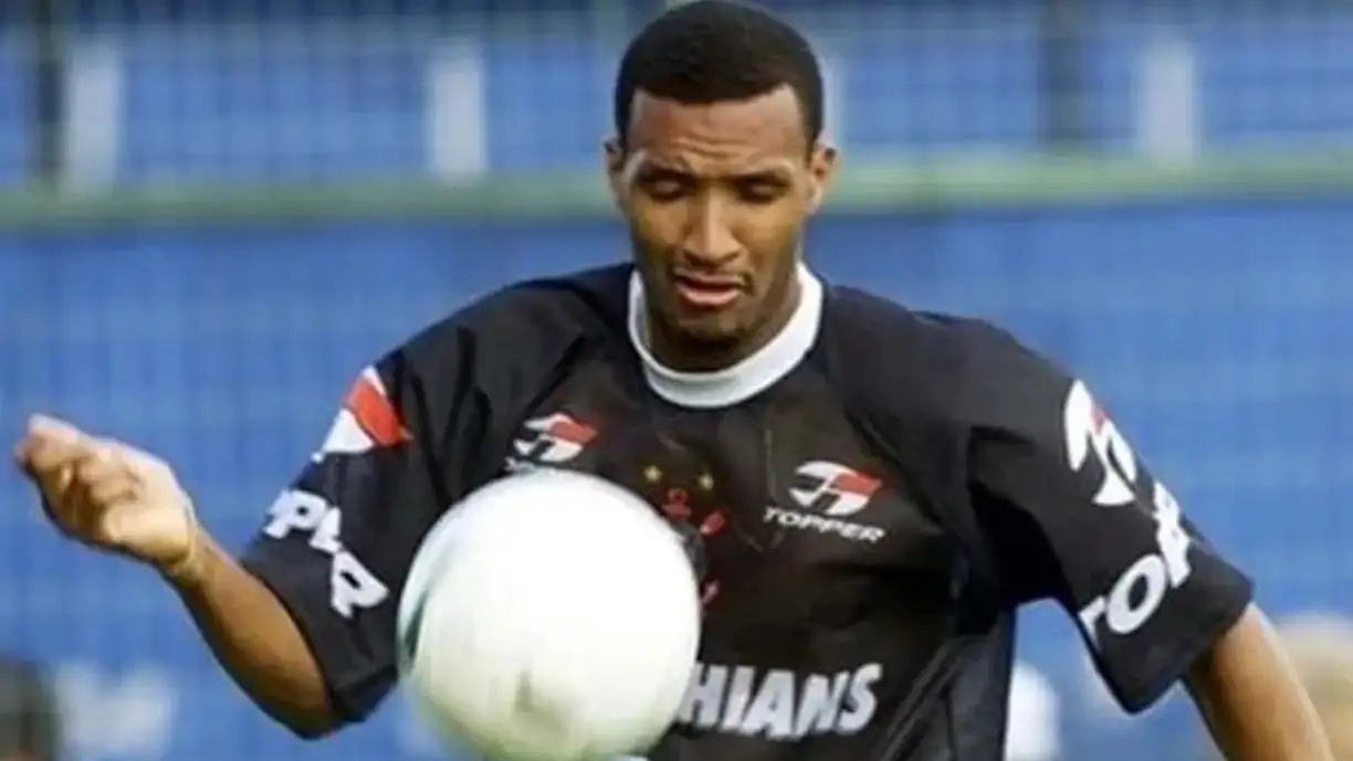 5 ideias de títulos:
1. Guia Completo: Treinamento de Goleiros de Futsal para Alta Performance
2. Domine o Gol: Exercícios Essenciais para Goleiros de Futsal
3. Agilidade e Reflexo: Segredos dos Goleiros de Futsal de Sucesso
4. Da Base à Espatada: Técnicas Fundamentais para Goleiros de Futsal
5. Preparação Física e Mental: O Diferencial do Goleiro de Futsal Moderno