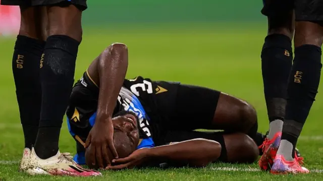 Como Calcular o Tempo de Bola Perfeito para o Cabeceio