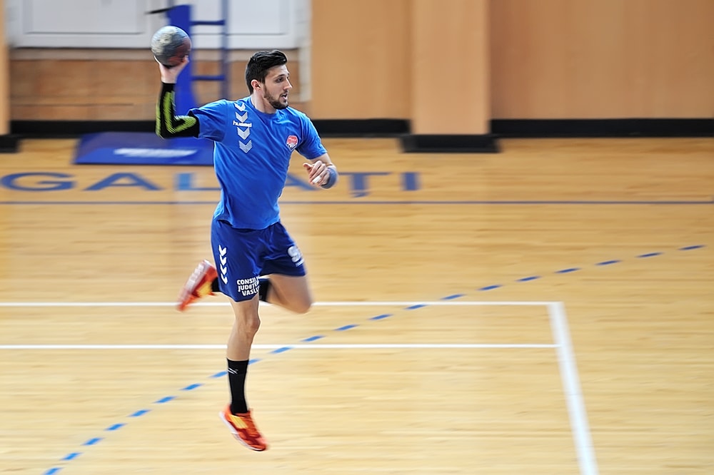 Guia Completo de Fintas de Giro no Handebol para Iniciantes