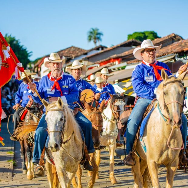 Folia do Divino: Conheça a Tradição em Pirenópolis