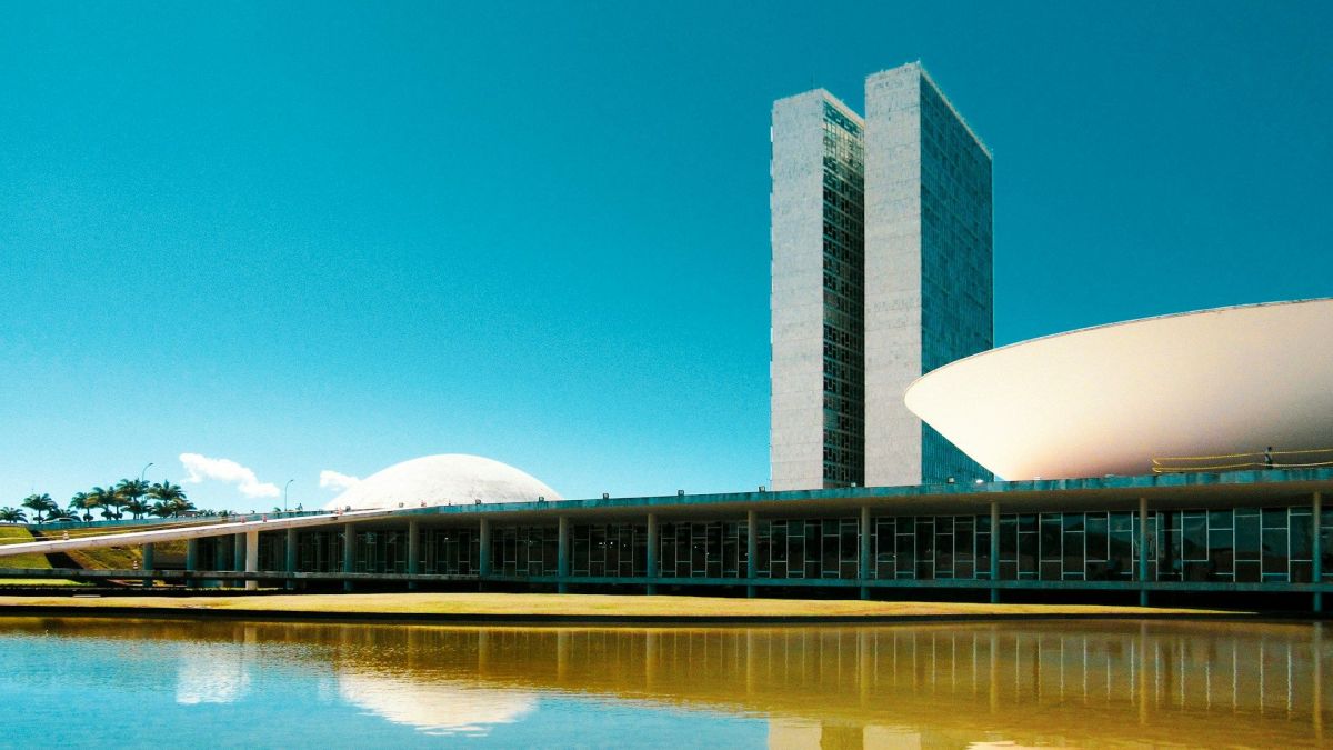Oscar Niemeyer e a Arquitetura Icônica de Brasília