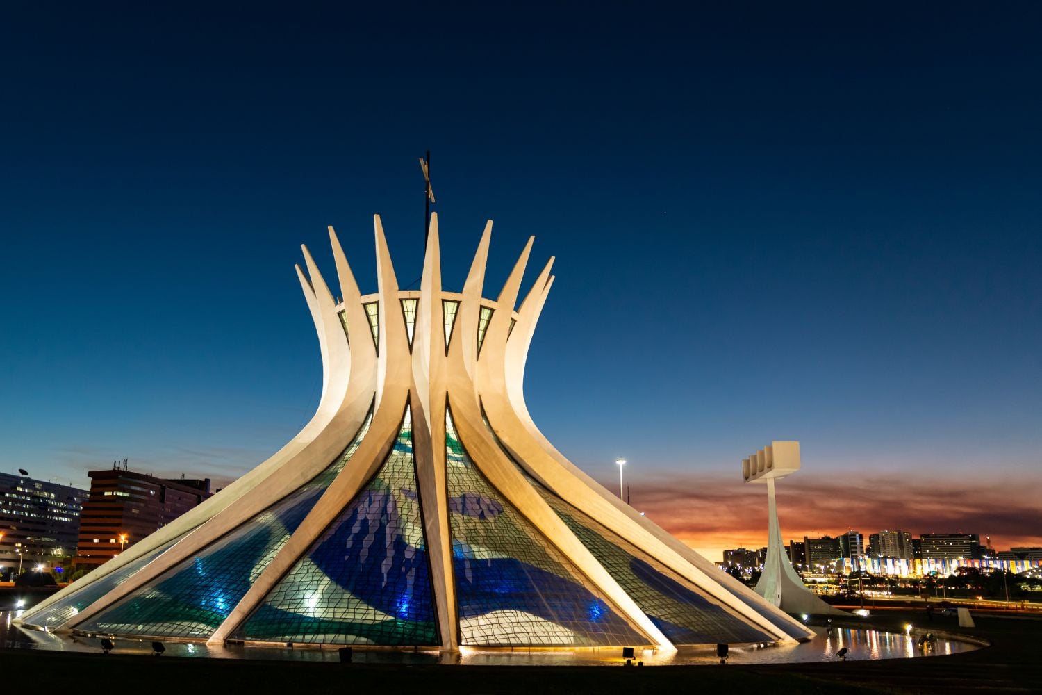 Oscar Niemeyer e a Arquitetura Icônica de Brasília