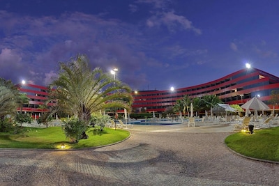 Explorando a Arquitetura de Niemeyer em Brasília: Além dos Hotéis