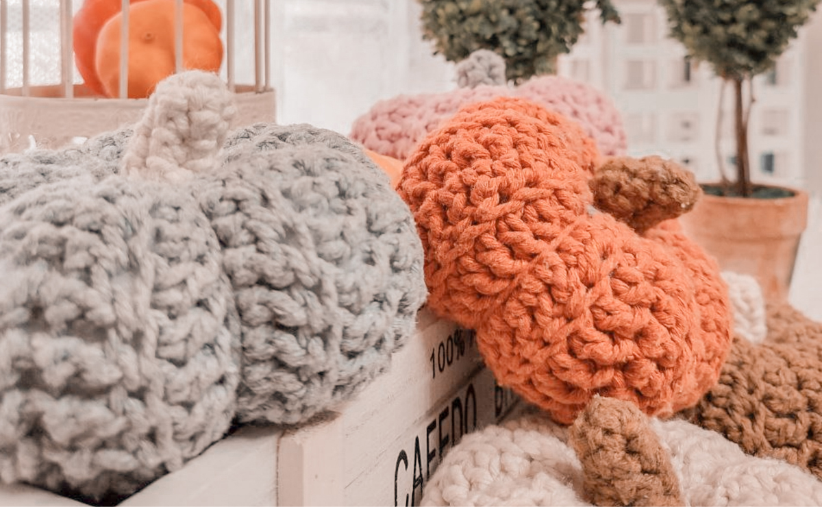 Transforme sua Sala: 7 Ideias de Decoração com Maxi Crochê e Fios Gigantes