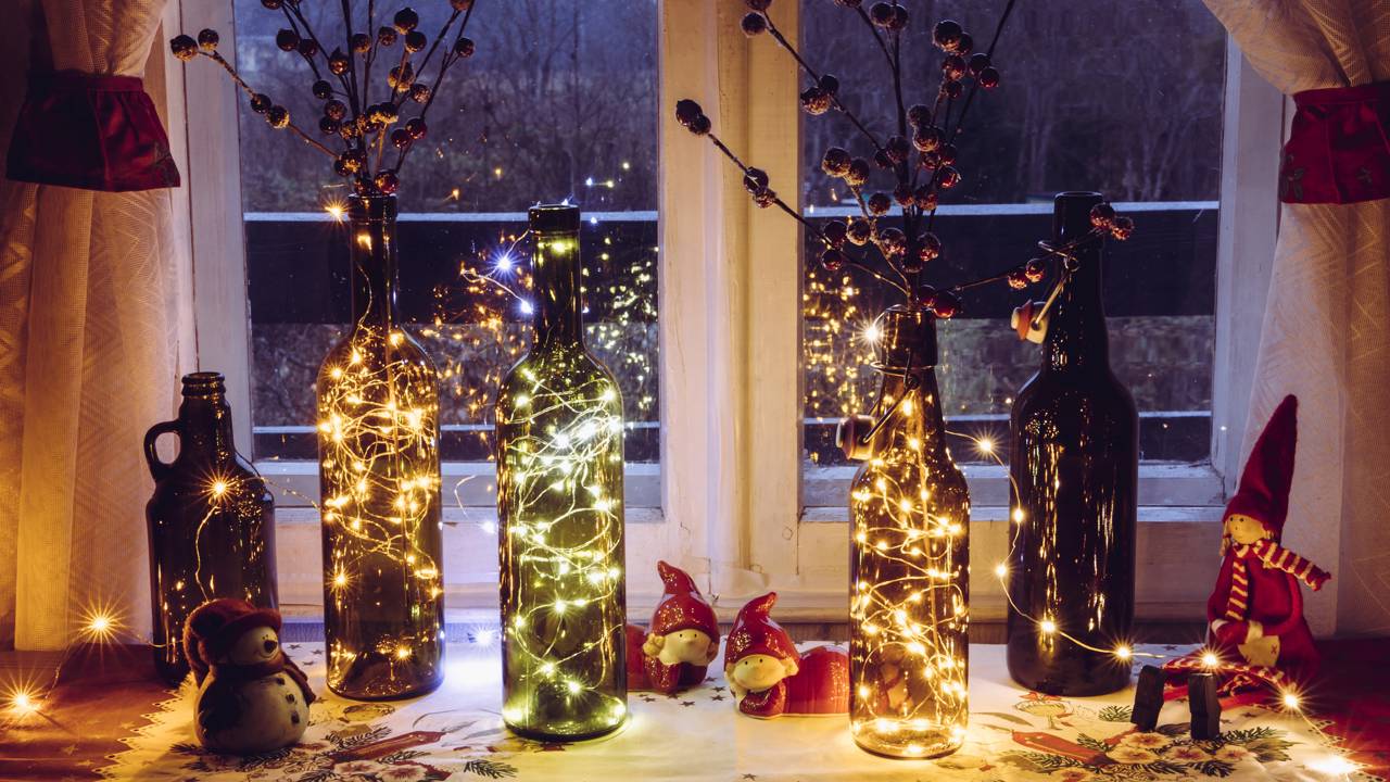 Natal Mágico: Ideias Criativas para Decorar Vasos com Fio de Fada