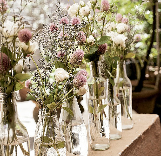 5 Maneiras de Transformar Garrafas de Vinho em Vasos Incríveis