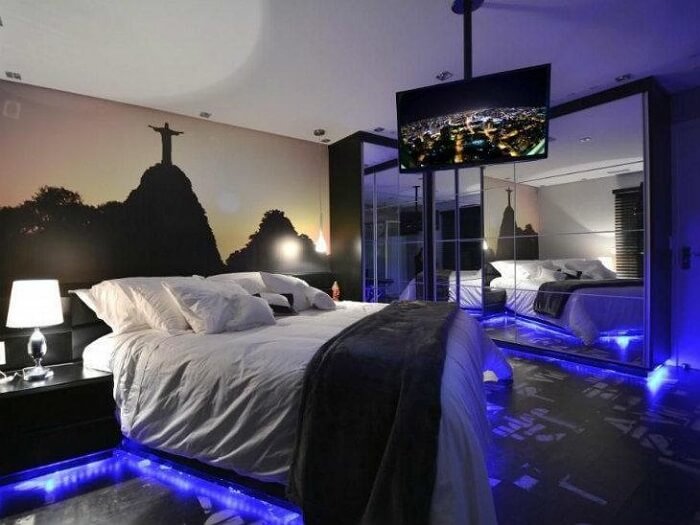 DIY: Crie sua Própria Arte Neon com Luz Negra