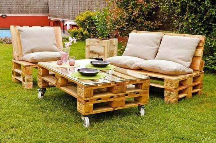5 Ideias de Sofás de Pallet para sua Varanda