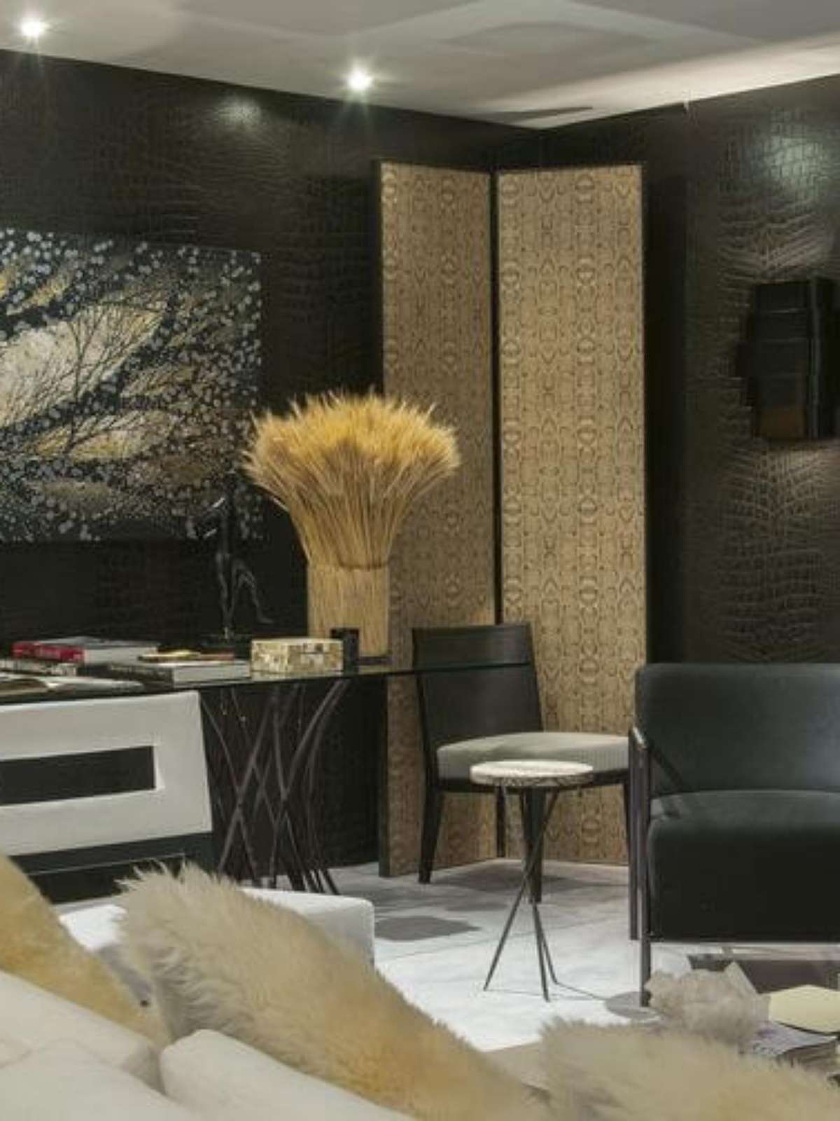 5 ideias de títulos:
1. Transforme sua Sala com Papel de Parede 3D: Dicas e Inspirações.
2. O Toque Aconchegante: Como Usar Papel de Parede 3D no Quarto.
3. Papel de Parede 3D: A Solução Moderna para Cozinhas e Banheiros.
4. Tendências 2025/2026: Papel de Parede 3D Sustentável e Inovador.
5. Iluminação e Papel de Parede 3D: A Combinação Perfeita para Destacar seu Ambiente.