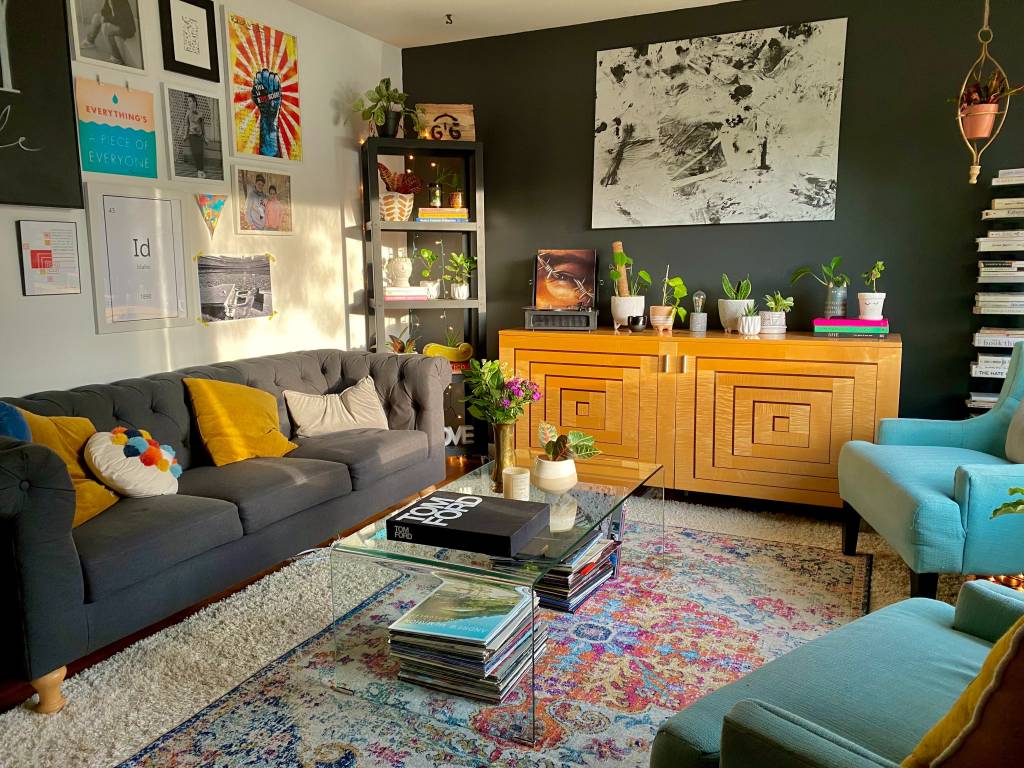 ideias de decoração com quadros coloridos