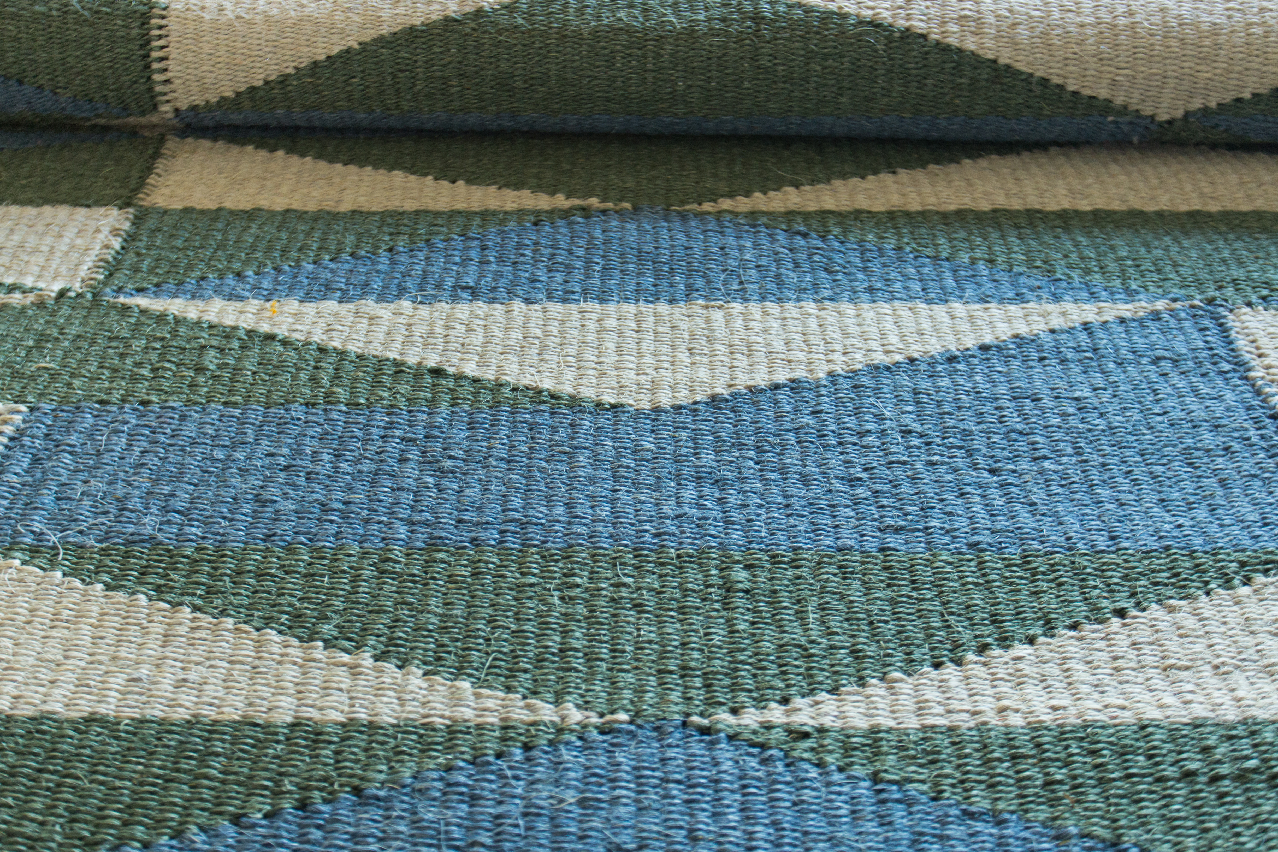 Tapetes Geométricos vs. Formas Orgânicas: Qual Escolher para Sua Decoração?