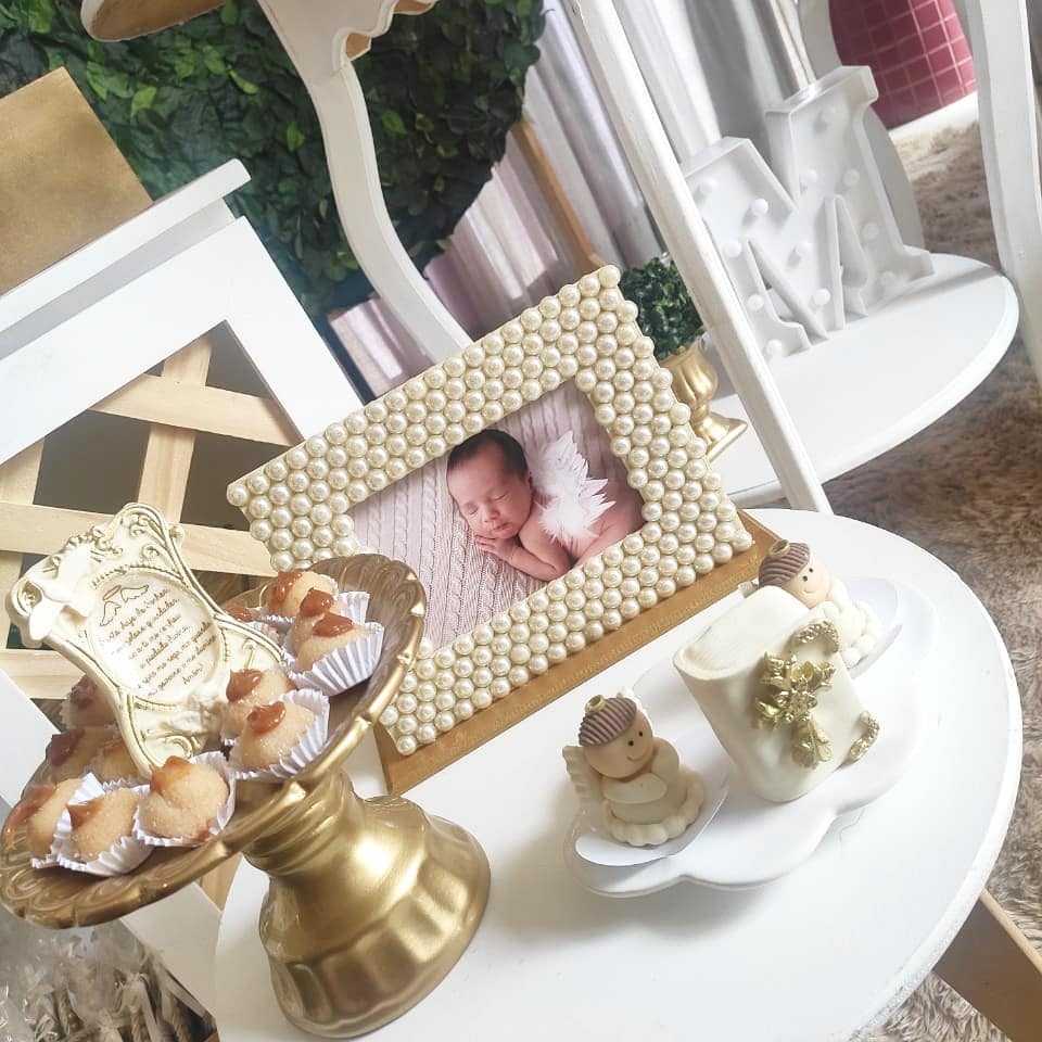 5 ideias de títulos:
1. Decoração de Batizado de Menino: Guia Completo de Estilos e Temas
2. Lembrancinhas de Batizado Criativas e Significativas para Meninos
3. Como Montar uma Mesa de Batizado Elegante para Menino
4. Paleta de Cores Perfeita para o Batizado do Seu Filho
5. Inspirações de Painéis e Arranjos para Batizado Masculino