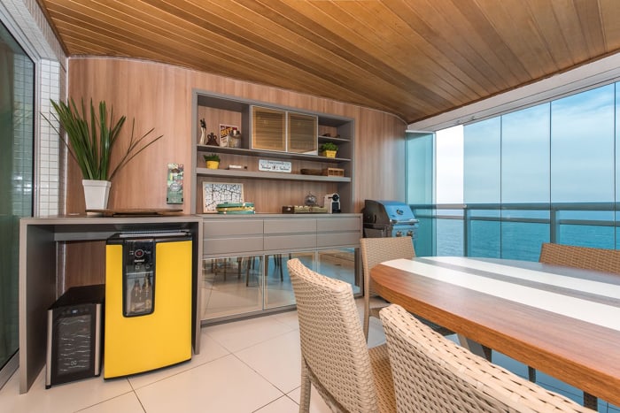 5 ideias de títulos:
1. Sacada Gourmet Multifuncional: Transforme seu Espaço em 2026
2. Tendências de Decoração para Varandas Gourmet Modernas
3. Como Otimizar sua Sacada Gourmet Pequena com Móveis Inteligentes
4. Revestimentos e Iluminação: O Toque Final para sua Varanda Gourmet
5. Integração e Conforto: O Guia Definitivo para sua Sacada Gourmet