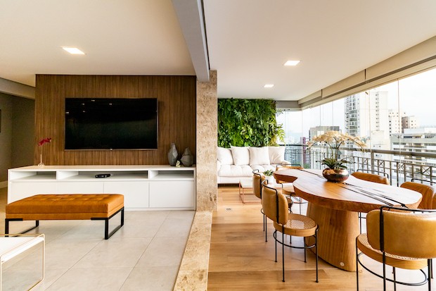 5 ideias de títulos:
1. Sacada Gourmet Multifuncional: Transforme seu Espaço em 2026
2. Tendências de Decoração para Varandas Gourmet Modernas
3. Como Otimizar sua Sacada Gourmet Pequena com Móveis Inteligentes
4. Revestimentos e Iluminação: O Toque Final para sua Varanda Gourmet
5. Integração e Conforto: O Guia Definitivo para sua Sacada Gourmet