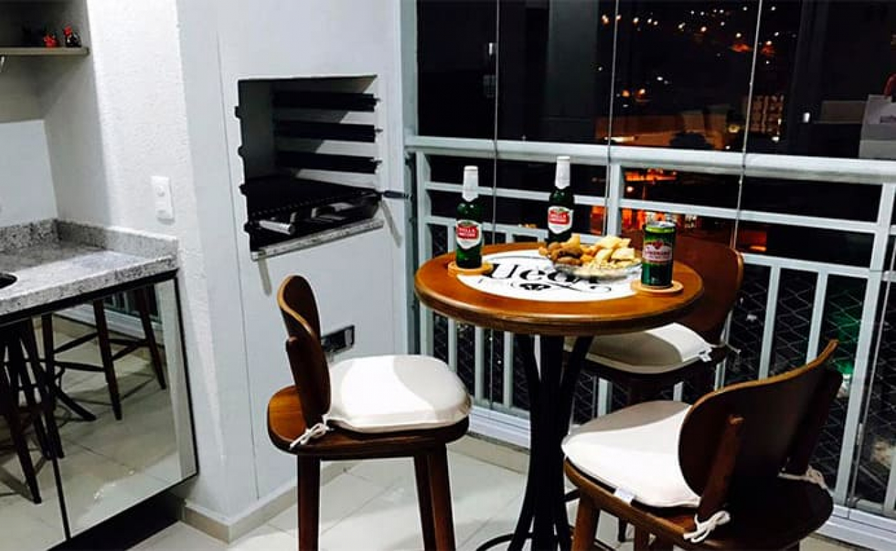 5 ideias de títulos:
1. Sacada Gourmet Multifuncional: Transforme seu Espaço em 2026
2. Tendências de Decoração para Varandas Gourmet Modernas
3. Como Otimizar sua Sacada Gourmet Pequena com Móveis Inteligentes
4. Revestimentos e Iluminação: O Toque Final para sua Varanda Gourmet
5. Integração e Conforto: O Guia Definitivo para sua Sacada Gourmet