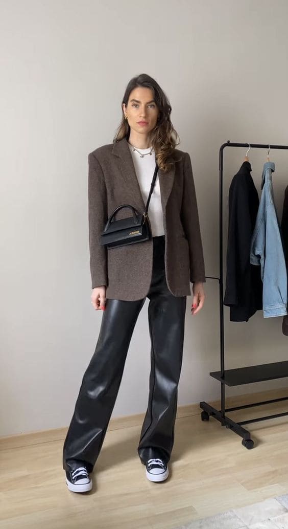 Guia completo de tecidos para blazers: do linho à lã