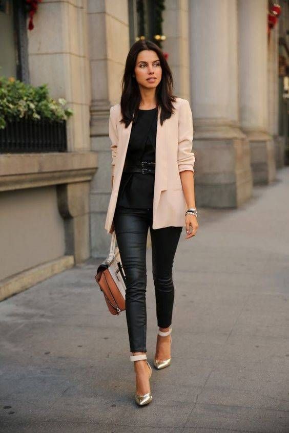 5 sapatos que combinam perfeitamente com blazer e jeans