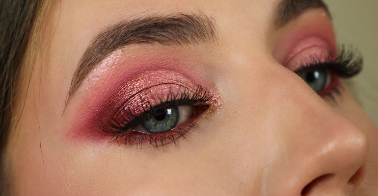 Técnicas de maquiagem para olhos marcantes no Dia dos Namorados