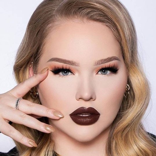 5 Erros Comuns de Maquiagem que Deixam Olhos Pequenos Ainda Menores