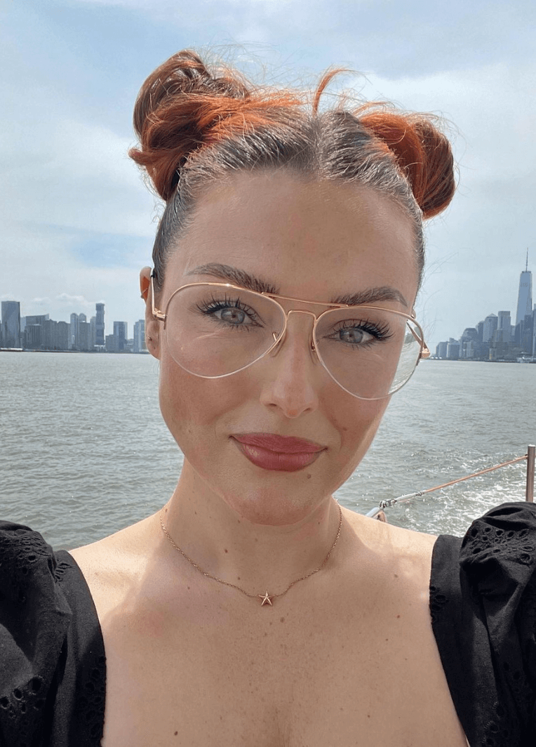 Produtos essenciais para uma maquiagem duradoura com óculos