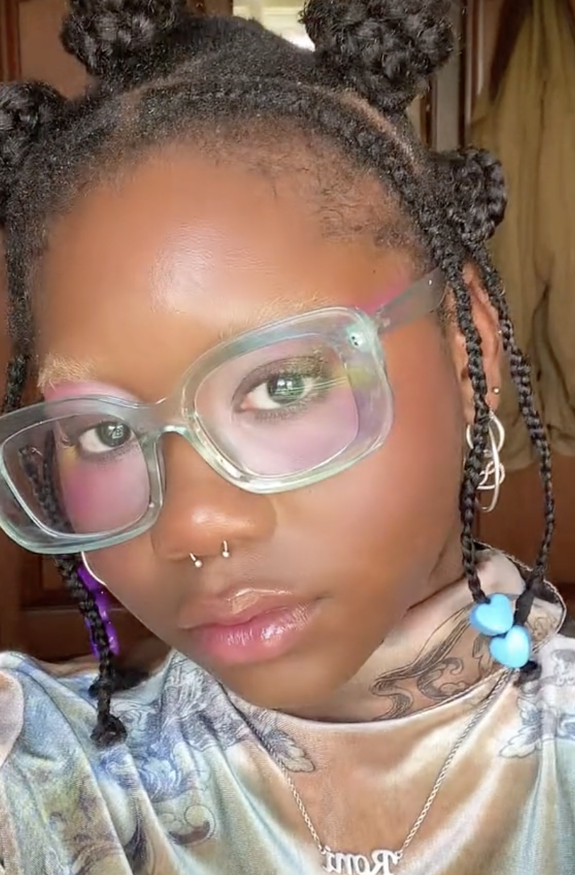 O guia completo para sobrancelhas perfeitas com óculos