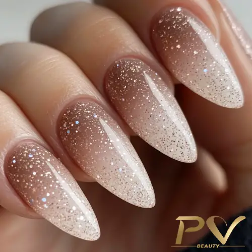 Como usar glitter e pedrarias em unhas degradê