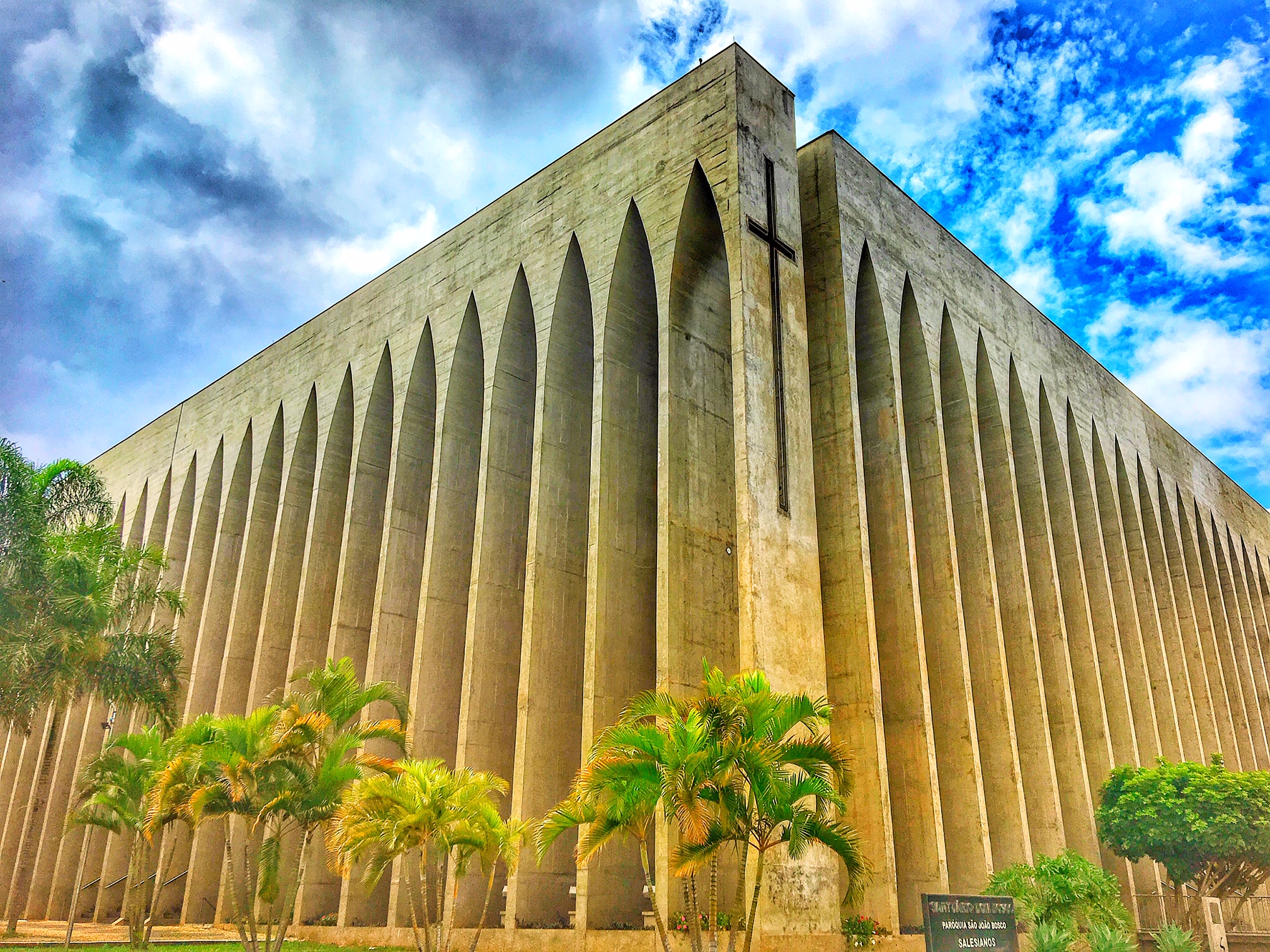 Funcionalidade e Espiritualidade: A Arquitetura dos Templos Evangélicos DF