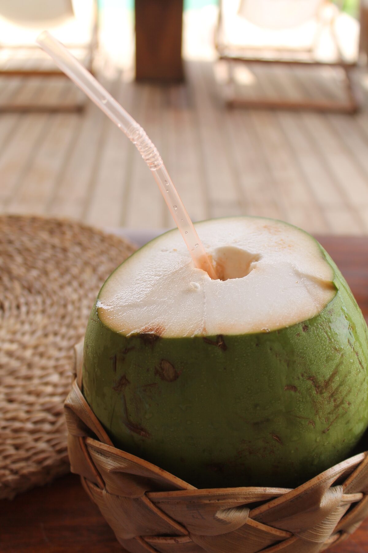 Água de Coco vs. Isotônicos Artificiais: Qual a Melhor Escolha?