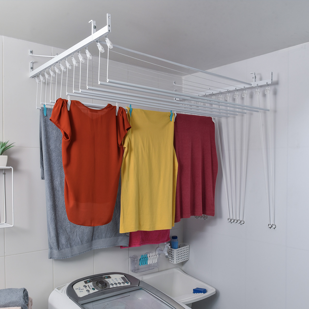 Tipos de Varal de Teto: Alumínio vs. Aço; Como Escolher o Varal Ideal para sua Lavanderia; Segurança na Instalação de Varal em Teto de Gesso; Ferramentas Essenciais para Instalar um Varal de Teto; Manutenção e Cuidados com o Varal de Teto