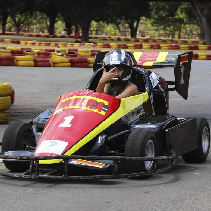 Segurança em pistas de kart para crianças