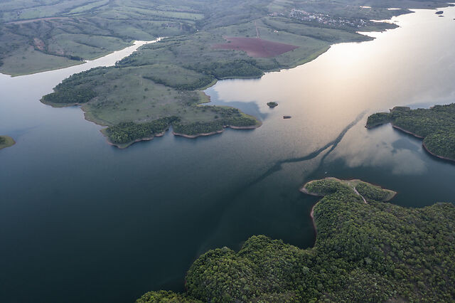 Guia completo de esportes aquáticos no Lago Corumbá
