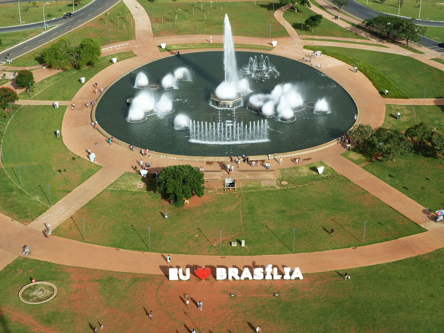 Roteiro de 1 Dia: Conhecendo os Letreiros 'Eu Amo Brasília' e Arredores