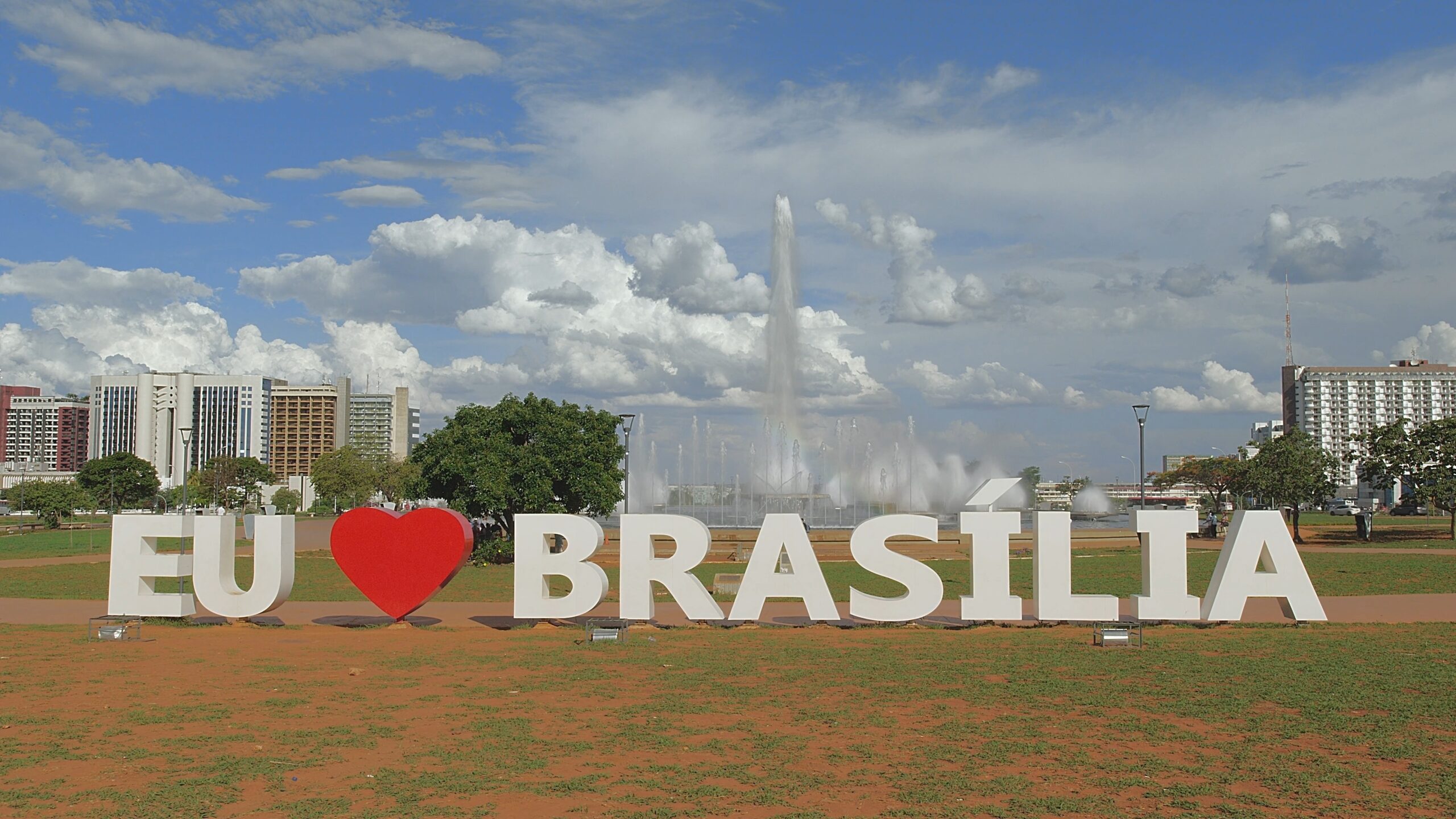 Os Melhores Horários para Fotos nos Letreiros 'Eu Amo Brasília'