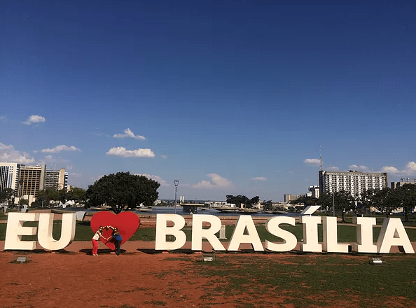 Roteiro de 1 Dia: Conhecendo os Letreiros 'Eu Amo Brasília' e Arredores