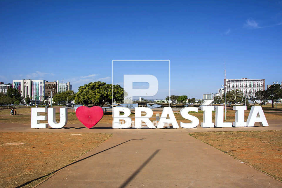 Os Melhores Horários para Fotos nos Letreiros 'Eu Amo Brasília'