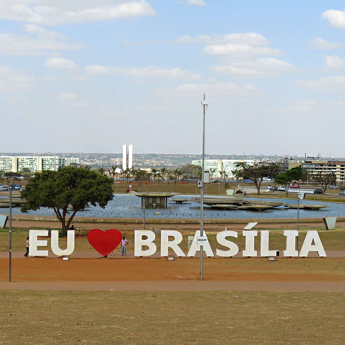 A História por Trás dos Letreiros 'Eu Amo Brasília': Um Símbolo da Capital