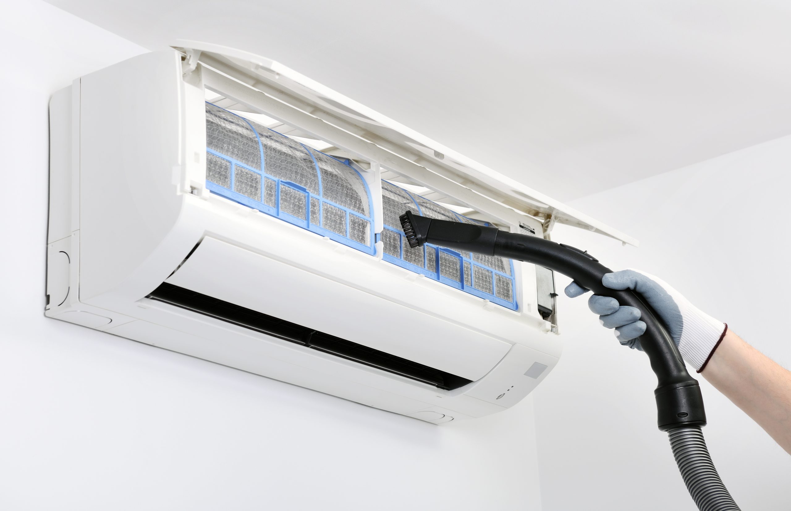 Comparativo: Limpeza DIY vs. Profissional para Ar Condicionado