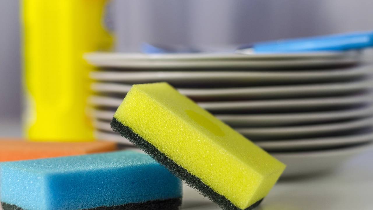 Como Evitar o Mau Cheiro na Esponja da Pia