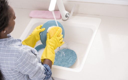 limpar higienizar esponja cozinha