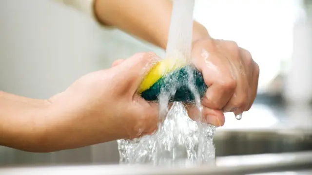 5 Mitos sobre a Limpeza de Esponjas de Cozinha