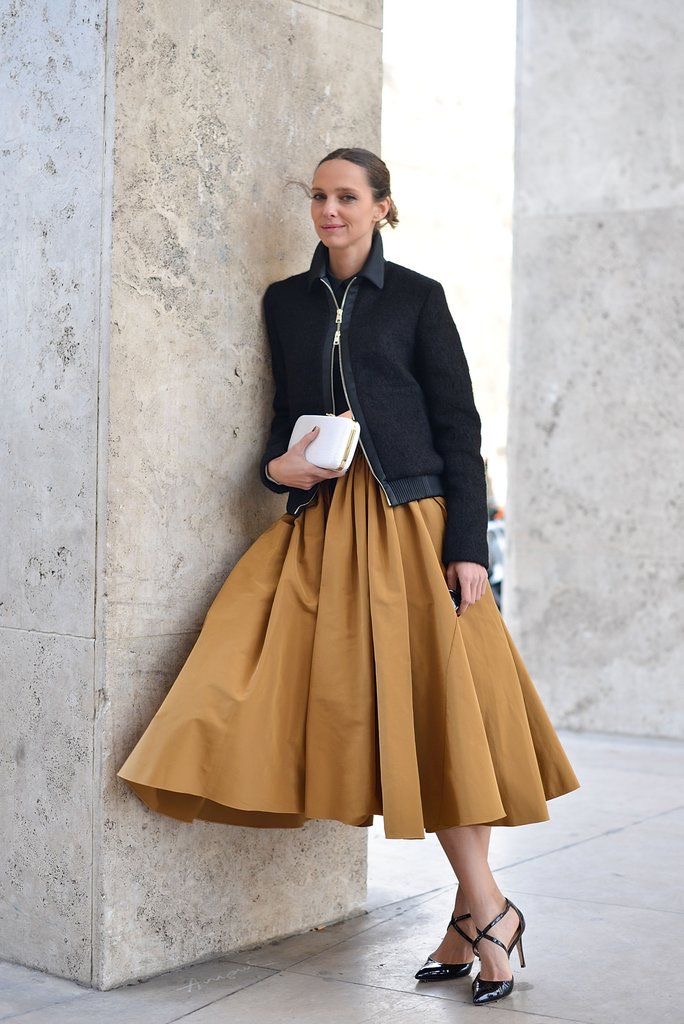 A história da saia de pregas na moda