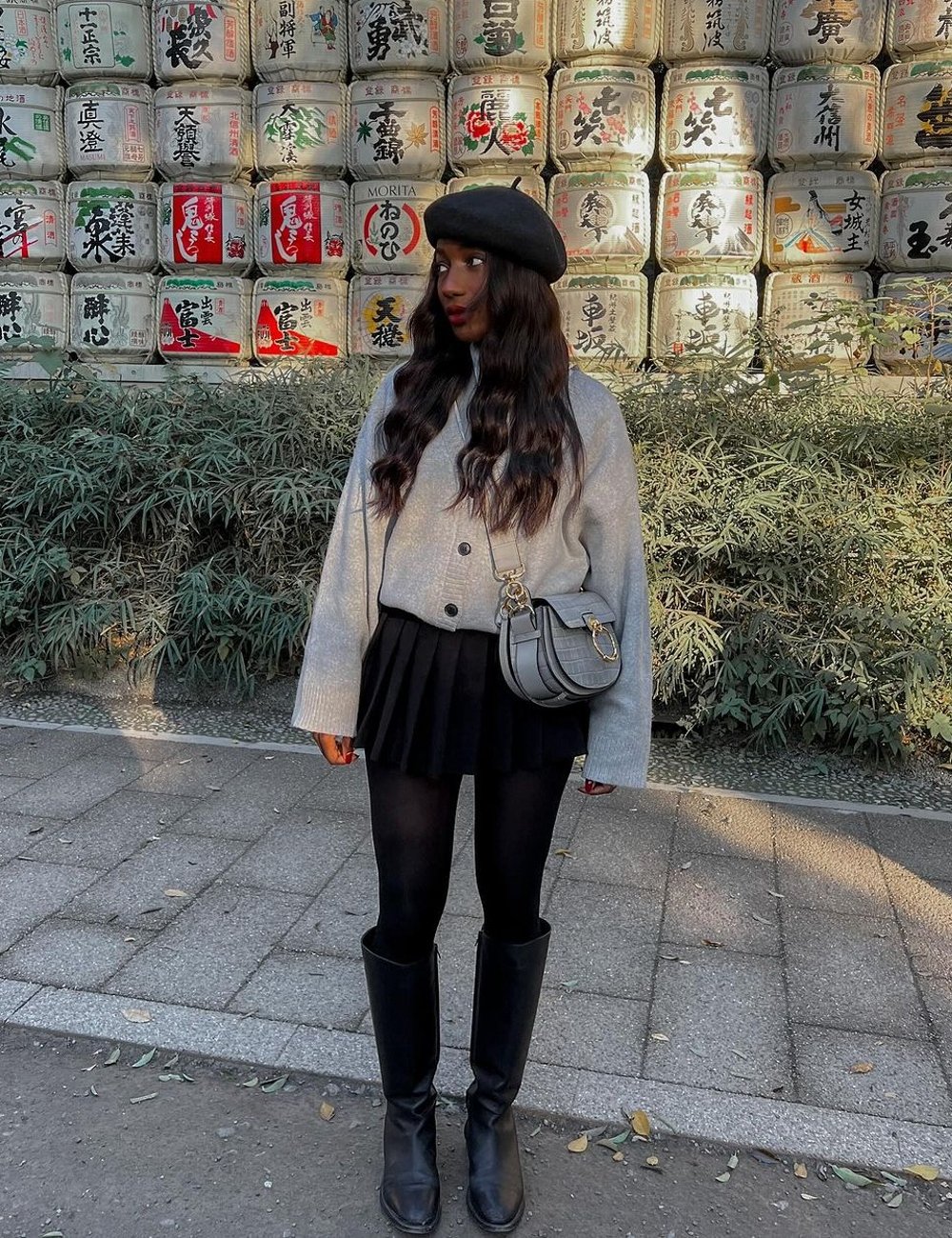 Como escolher a saia de pregas ideal para seu corpo